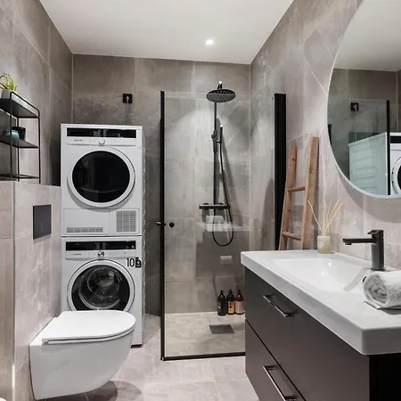 Modern 2nd-floor Luxury * Μπέργκεν