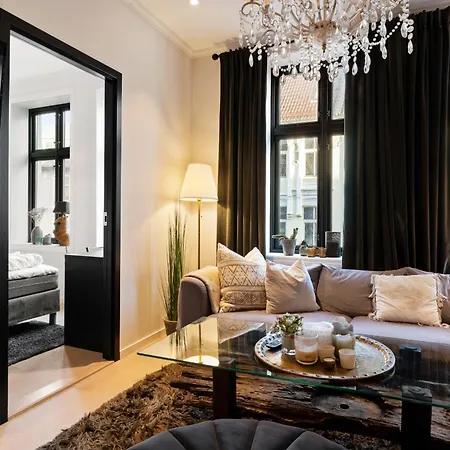Modern 2nd-floor Luxury Apartment