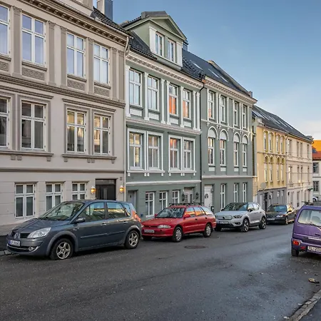 Modern 2nd-floor Luxury Apartment Bergen