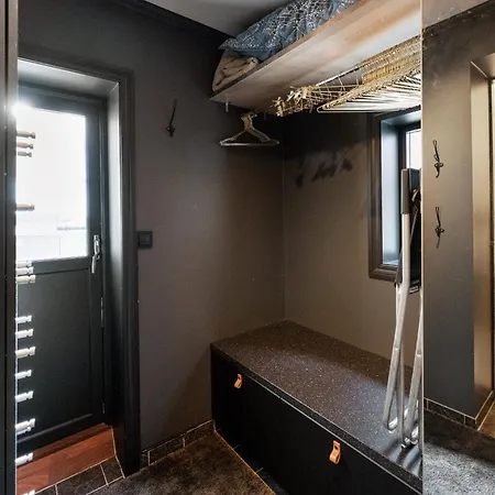 Modern 2nd-floor Luxury * Μπέργκεν