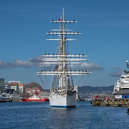 Modern 2nd-floor Luxury * Μπέργκεν